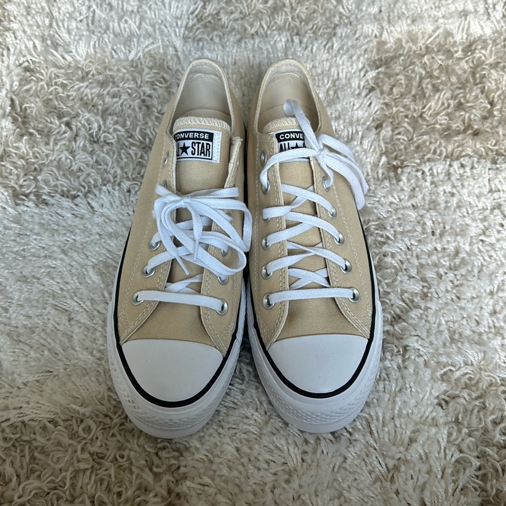BRAND NEW Platform Converse